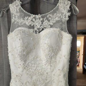 NWOT Beautiful Wedding Dress
